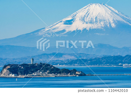 Mt. Fuji and Enoshima from Zushi Mt. Fuji and Enoshima from Zushi 110442010