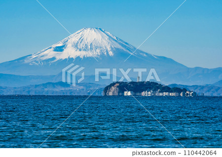 來自祖師海岸的富士山和江之島 110442064