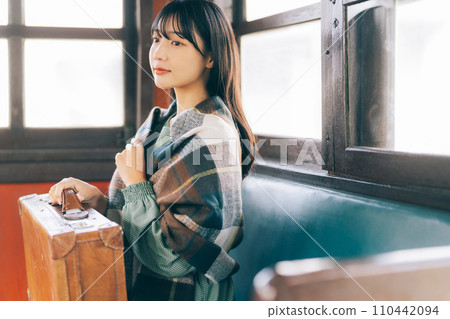 坐火車旅行的女人 110442094