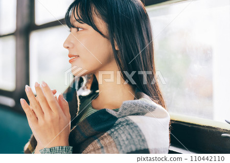 坐火車旅行的女人 110442110