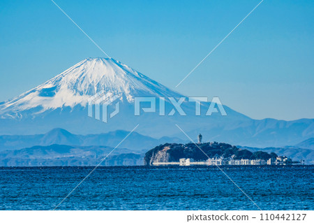 來自祖師海岸的富士山和江之島 來自祖師海岸的富士山和江之島 110442127
