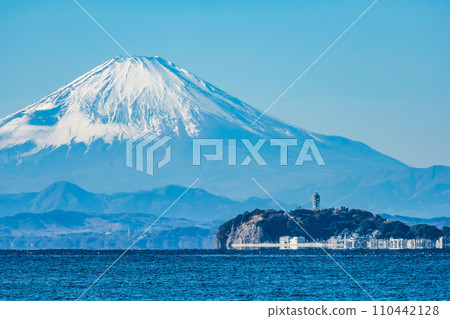 來自祖師海岸的富士山和江之島 來自祖師海岸的富士山和江之島 110442128