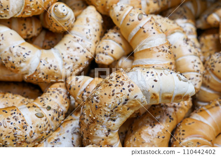 fresh bagels with seeds in a grocery store fresh bagels with seeds in a grocery store 110442402