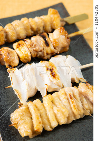 Assortment of 4 types of delicious yakitori 110442805