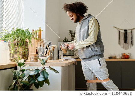 Happy young man preparing smoothie 110443698