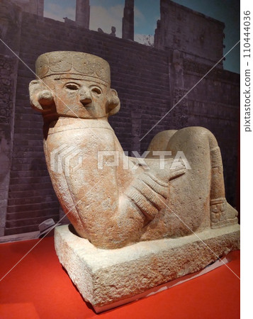 Table of offerings to the gods, ancient Mexico - Maya, Aztec, Teotihuacan Table of offerings to the gods, ancient Mexico - Maya, Aztec, Teotihuacan 110444036