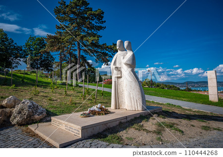 Statue of King Andrew I and Anastasia next to the Tihany Abbey in Tihany, Hungary  110444268