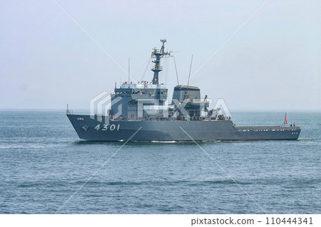 海上自衛隊多用途支援艦出航 海上自衛隊多用途支援艦出航 110444341