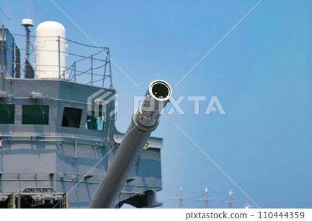 海上自衛隊驅逐艦主砲砲口 海上自衛隊驅逐艦主砲砲口 110444359