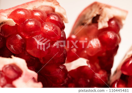 Sliced pomegranate with red grains close up 110445481