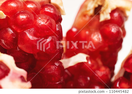 Sliced pomegranate with red grains close up 110445482