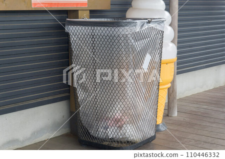 mesh metal trash can 110446332