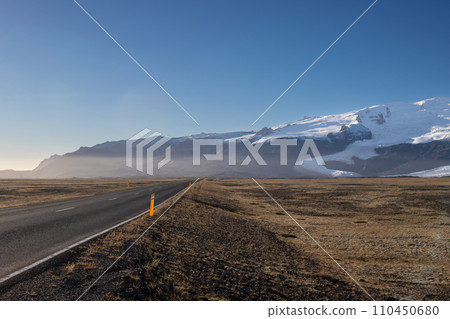 Biggest glacier in Europe, Vatnajokull, Iceland 110450680