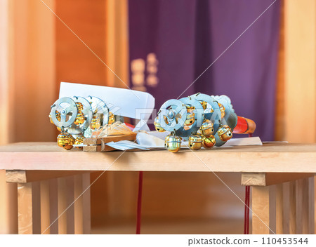 [Domestic] A close-up of the Kagura Bell, a musical instrument used at shrines. 110453544