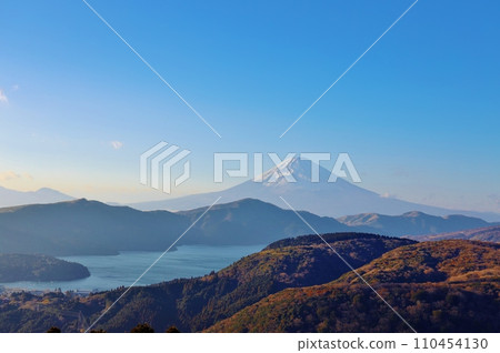 新年的富士山和蘆之湖 110454130