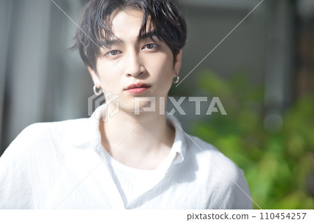 20多歲男子的美麗形象 110454257