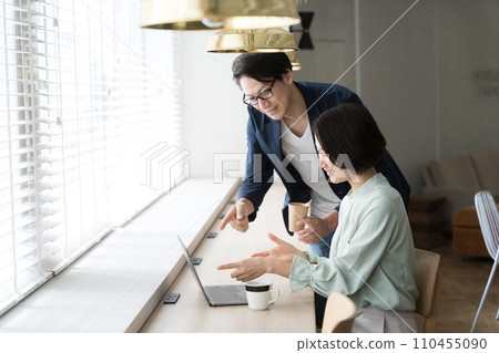 A man and a woman meeting at a cafe 110455090