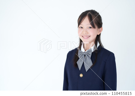 Elementary school girl portrait 110455815