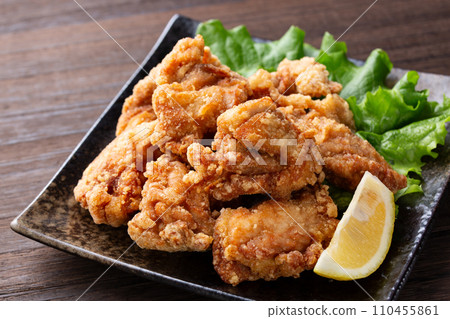 Deep-fried chicken 110455861