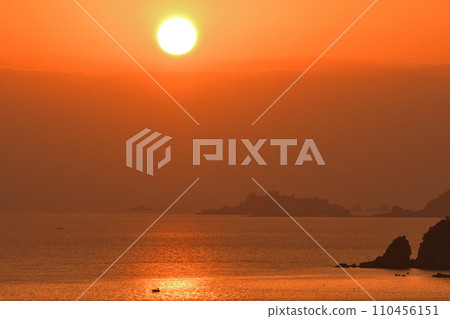 Evening view of warship island 110456151