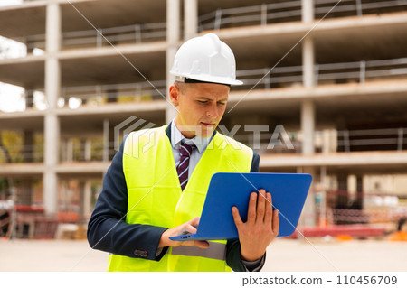 Architect with laptop computer on building site 110456709