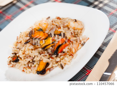 Rice with shrimps and mussels 110457066