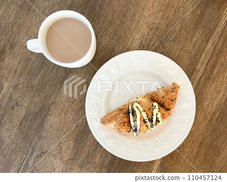 Croissant and cafe au lait 110457124