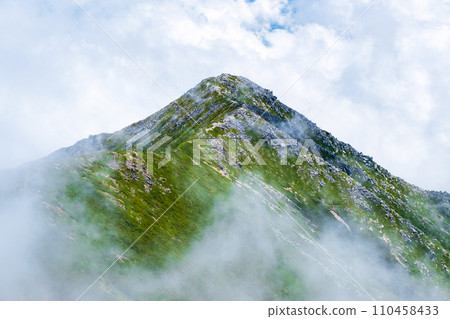 Climbing Mt. Jonendake in summer (Mt. Jonendake seen from the summit of Mt. Jonendake) 110458433