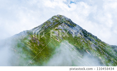 Climbing Mt. Jonendake in summer (Mt. Jonendake seen from the summit of Mt. Jonendake) 110458434