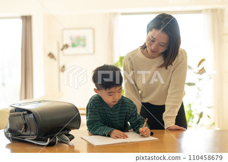 Parents and children studying in the living room Parents and children studying in the living room 110458679