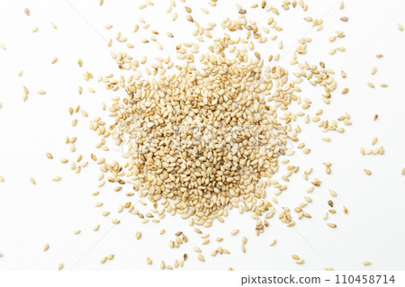 Roasted sesame white background 110458714