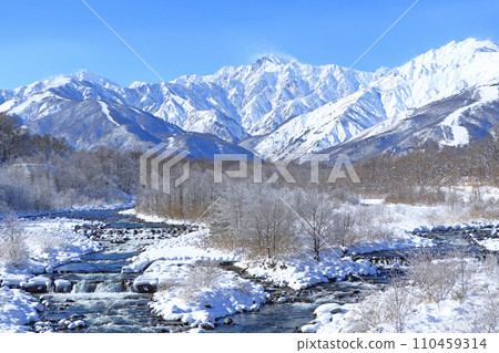 Hakuba in winter, the bitterly cold Northern Alps 110459314
