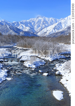 Hakuba in winter, the bitterly cold Northern Alps 110459490