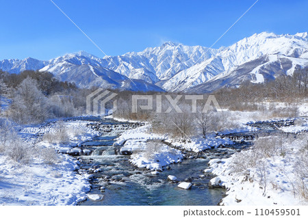 冬天的白馬,北阿爾卑斯山的嚴寒 冬天的白馬,北阿爾卑斯山的嚴寒 110459501