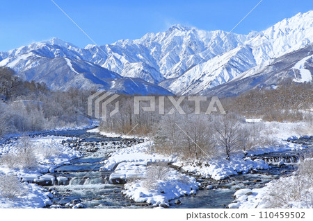 Hakuba in winter, the bitterly cold Northern Alps Hakuba in winter, the bitterly cold Northern Alps 110459502