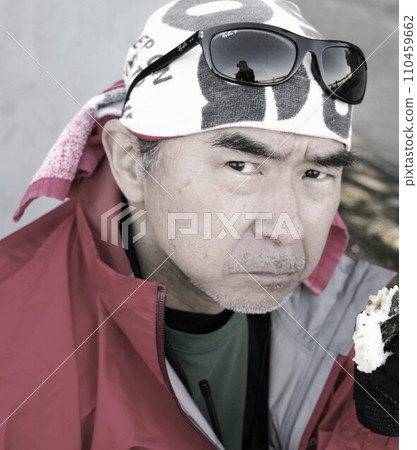 眼神堅毅的男人 110459662