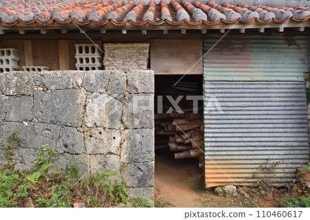 Yomitanyama ware climbing kiln in Yachimun no Sato, Okinawa Prefecture Yomitanyama ware climbing kiln in Yachimun no Sato, Okinawa Prefecture 110460617