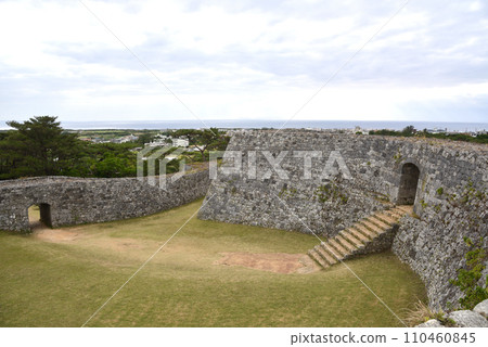 沖繩古蹟座喜樂城的風景 110460845