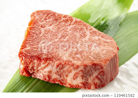 盤子裡的厚牛排 110461582