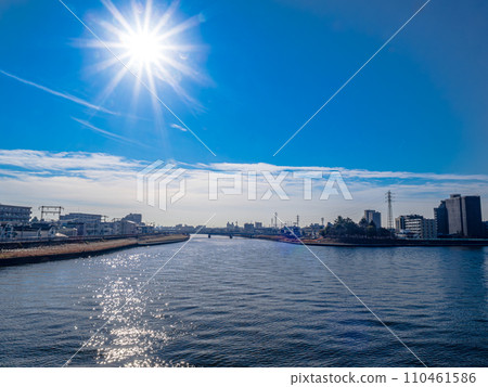 藍天陽光下的中川交界處 110461586