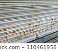 Shutter rust 110461956