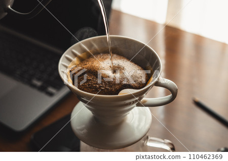 Drip coffee on your work desk in the morning 110462369