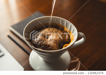 Drip coffee on your work desk in the morning 110462374