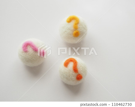 Three Hatena marks Copy space White background Three Hatena marks Copy space White background 110462730