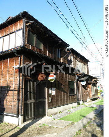 SHINAGAWA 1930 in Shinagawa Ward (row of old private houses in Kitashinagawa) SHINAGAWA 1930 in Shinagawa Ward (row of old private houses in Kitashinagawa) 110463983