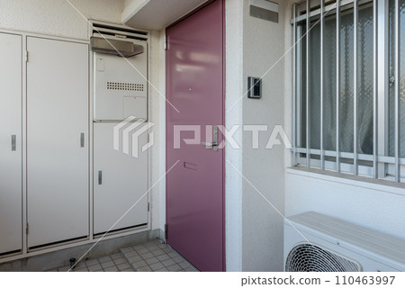 Entrance door of apartment room, housing complex, housing complex Entrance door of apartment room, housing complex, housing complex 110463997