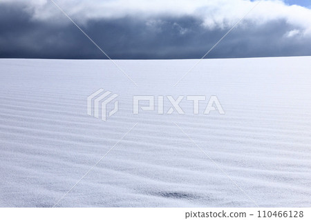 Windpaper of the snowy field Windpaper of the snowy field 110466128