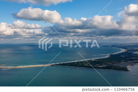 Genkai Sea, Hakata Bay, Hakata townscape, before landing at Fukuoka Airport 110466756