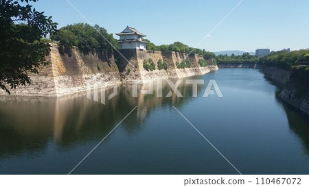Osaka Castle moat 110467072