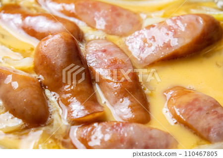 A close-up of the cooking scene of wiener oyakodon style (other person's bowl). A close-up of the cooking scene of wiener oyakodon style (other person's bowl). 110467805